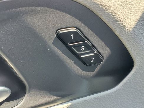 Used 2023 Chrysler Pacifica Touring-L FWD image 24