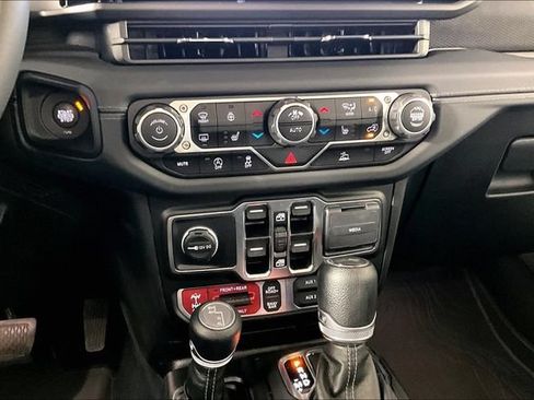 Used 2024 Jeep Wrangler Unlimited Rubicon w/ Technology Group AWD/4WD image 8