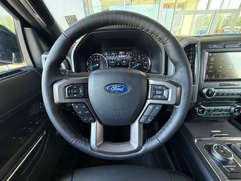 Used 2018 Ford Expedition XLT w/ Equipment Group 202A RWD image 22