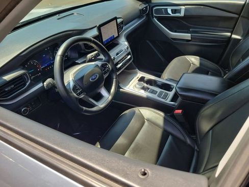 Certified 2023 Ford Explorer XLT w/ Equipment Group 202A RWD image 3