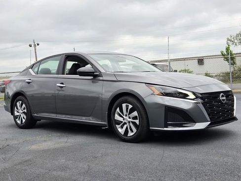 Certified 2025 Nissan Altima 2.5 S FWD image 7