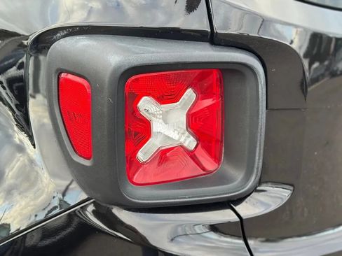 Used 2016 Jeep Renegade Sport w/ Power & Air Group FWD image 21