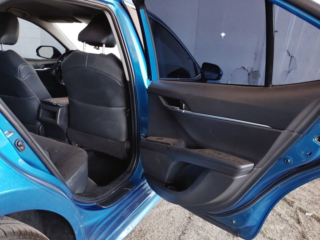 Used 2019 Toyota Camry SE w/ Carpet Mat Package FWD image 16