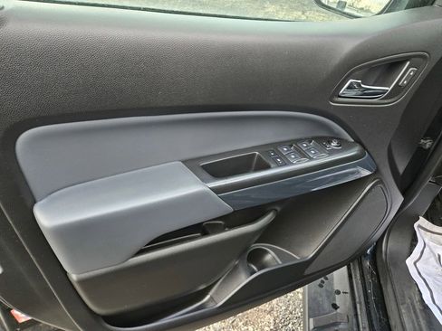 Used 2018 Chevrolet Colorado Z71 AWD/4WD image 32