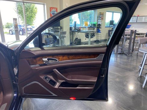 Used 2014 Porsche Panamera S RWD image 19