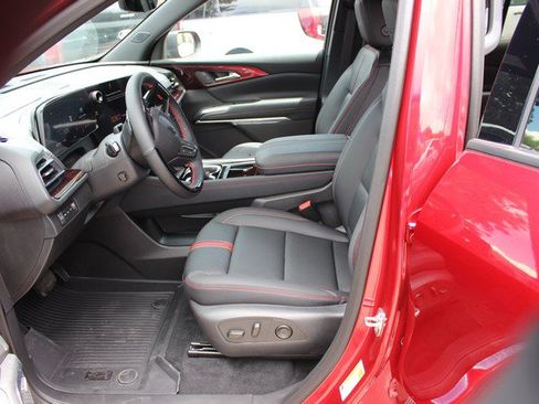 Used 2026 Chevrolet Traverse RS w/ LPO, Floor Liner Package AWD/4WD image 8