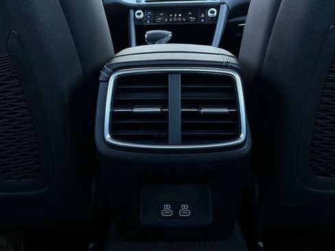 Used 2025 Genesis G70 2.5T image 11