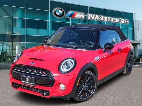 Used 2019 MINI Cooper S w/ Premium Package image 2