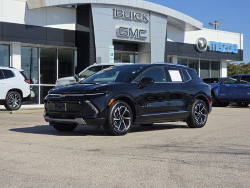 Used 2025 Chevrolet Equinox EV LT image 2
