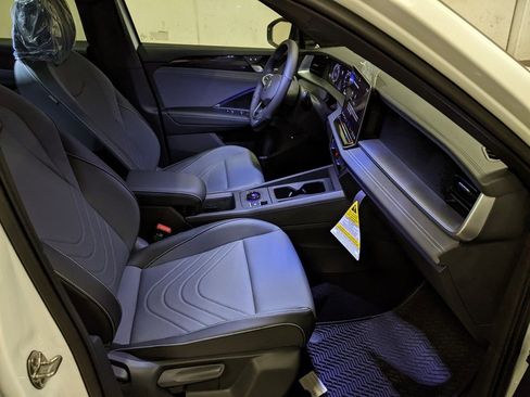 New 2026 Volkswagen Tiguan SE R-Line image 22