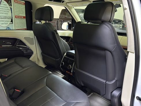 Used 2024 Land Rover Range Rover SE AWD/4WD image 23