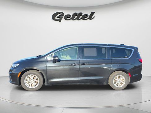 Used 2023 Chrysler Pacifica Touring-L FWD image 8