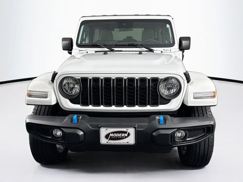 Used 2024 Jeep Wrangler Unlimited w/ Convenience Group AWD/4WD image 7