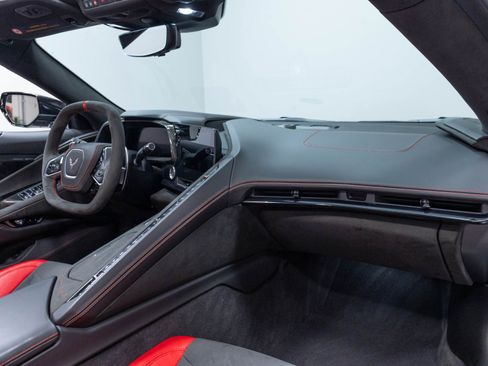 Used 2023 Chevrolet Corvette Stingray Premium Conv w/ Z51 Performance Package RWD image 32