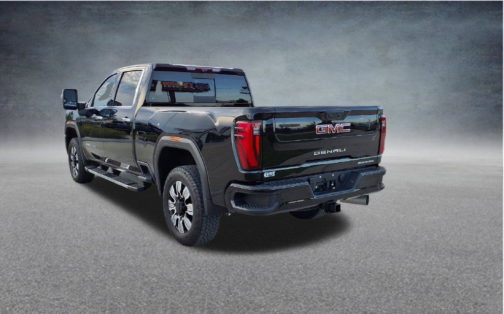 Used 2025 GMC Sierra 2500 Denali w/ Denali Reserve Package AWD/4WD image 5