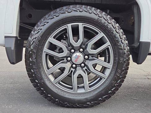 Used 2021 GMC Sierra 1500 AT4 w/ AT4 Premium Package AWD/4WD image 11