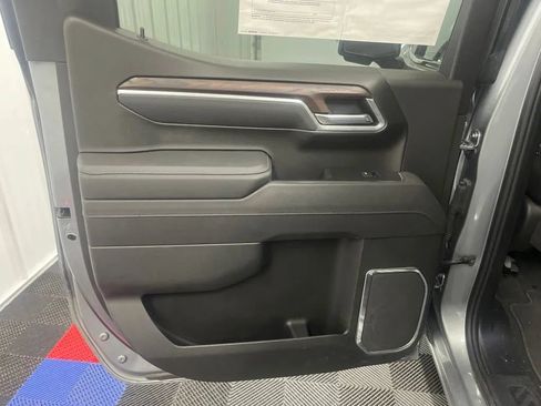 Used 2025 GMC Sierra 1500 SLT AWD/4WD image 16