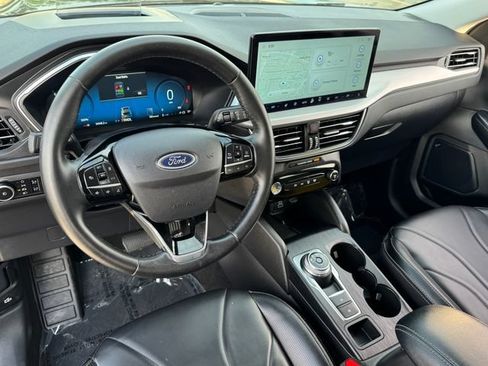 Used 2025 Ford Escape Platinum w/ Premium Technology Package FWD image 2