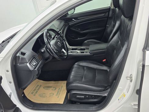 Used 2018 Honda Accord Touring image 19