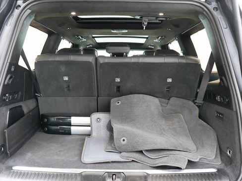 Used 2022 Jeep Grand Wagoneer Series III w/ Rear-Seat Entertainment Group AWD/4WD image 9