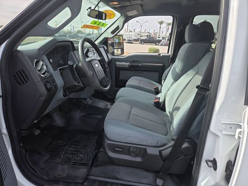 Used 2015 Ford F250 XLT w/ XLT Interior Package image 5