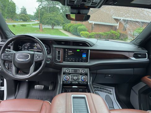 Used 2023 GMC Yukon Denali Ultimate w/ LPO, Floor Liner Package AWD/4WD image 17