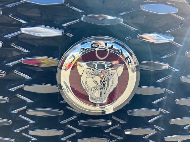 Certified 2023 Jaguar F-PACE R-Dynamic S AWD/4WD image 10