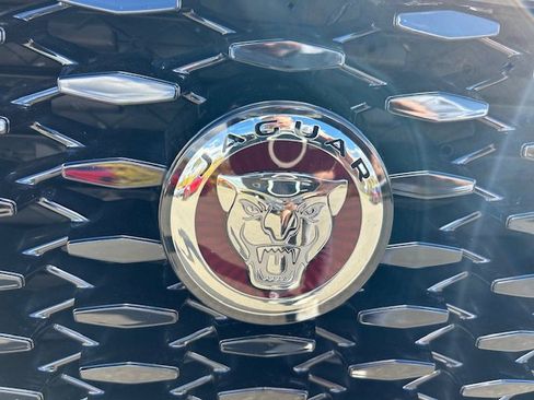 Certified 2023 Jaguar F-PACE R-Dynamic S image 10