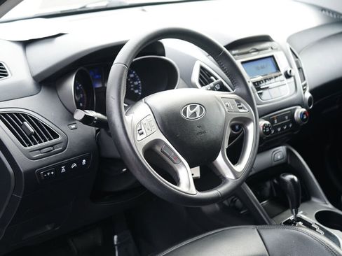 Used 2011 Hyundai Tucson GLS image 8