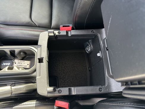 Used 2024 Jeep Wrangler Rubicon w/ Convenience Group image 30