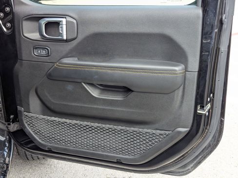 Used 2025 Jeep Wrangler Sahara image 28