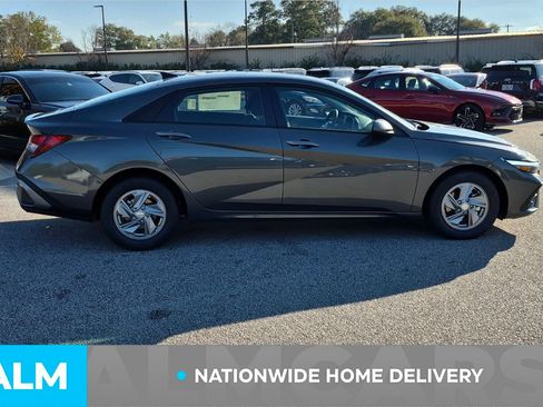 Certified 2026 Hyundai Elantra SE w/ Cargo Package FWD image 4