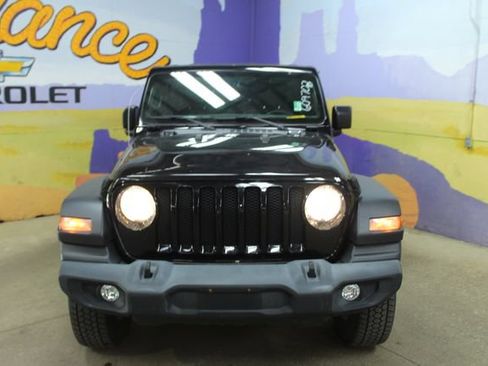 Used 2019 Jeep Wrangler Sport w/ Quick Order Package 28S AWD/4WD image 3