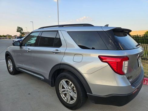 Used 2022 Ford Explorer XLT w/ Equipment Group 202A RWD image 9