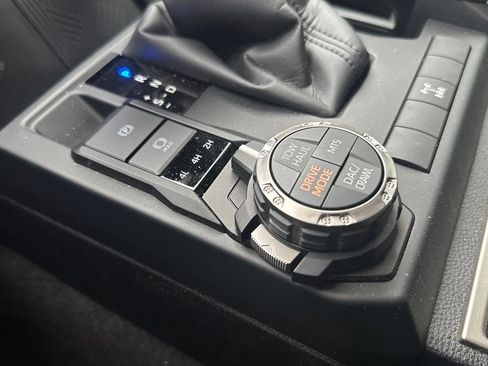 Used 2025 Toyota 4Runner TRD Off-Road image 29