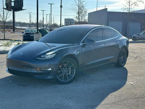 Used 2018 Tesla Model 3 Mid Range image 1
