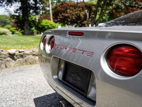 Used 2000 Chevrolet Corvette Coupe w/ Roof Pkg RWD image 56