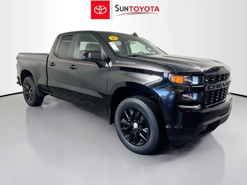 Used 2022 Chevrolet Silverado 1500 Custom image 1
