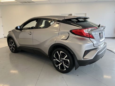 Used 2018 Toyota C-HR XLE image 5