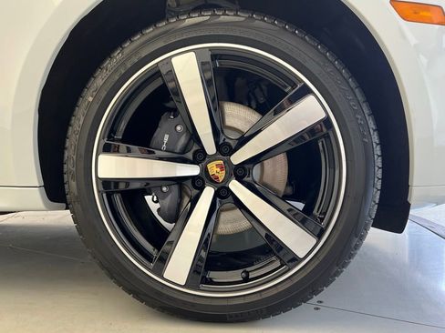 Certified 2025 Porsche Macan Turbo image 27
