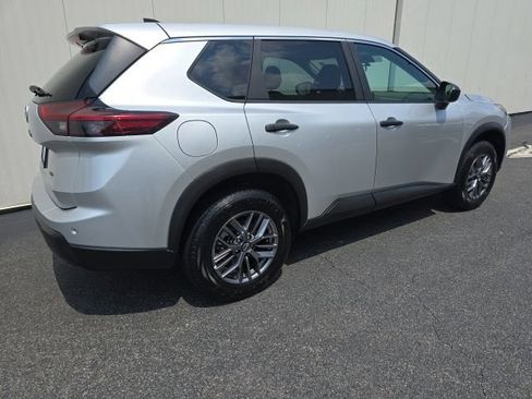Used 2024 Nissan Rogue S AWD/4WD image 7