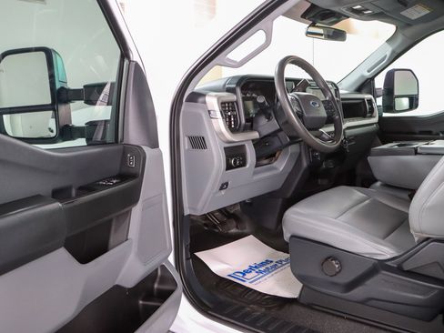 Used 2023 Ford F550 4x4 Regular Cab Super Duty image 3