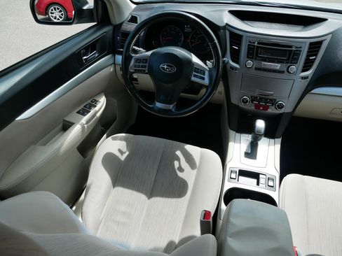 Used 2013 Subaru Outback 2.5i Premium AWD/4WD image 9