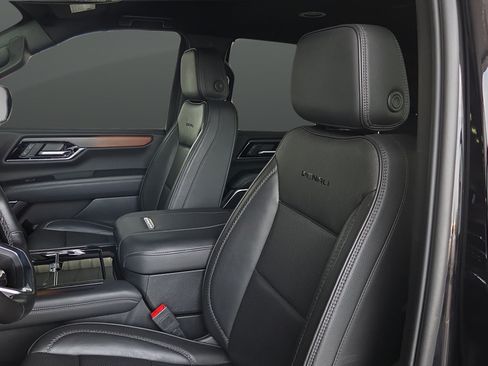 Used 2025 GMC Yukon Denali AWD/4WD image 10