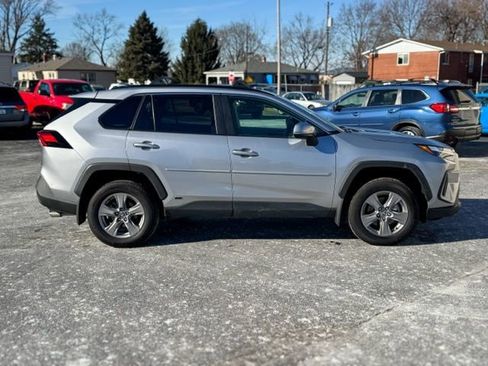 Used 2024 Toyota RAV4 XLE w/ Convenience Package image 9