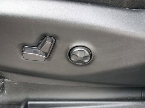 Certified 2025 Chrysler Pacifica Select image 24