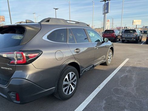 Used 2020 Subaru Outback Premium image 2