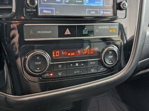 Used 2019 Mitsubishi Outlander SE image 21