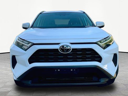 Used 2025 Toyota RAV4 XLE AWD/4WD image 2