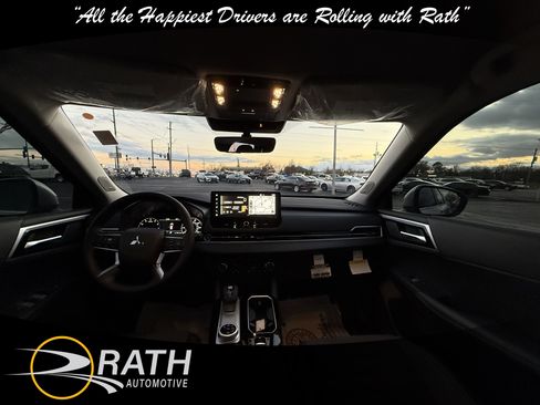 New 2025 Mitsubishi Outlander SE image 19